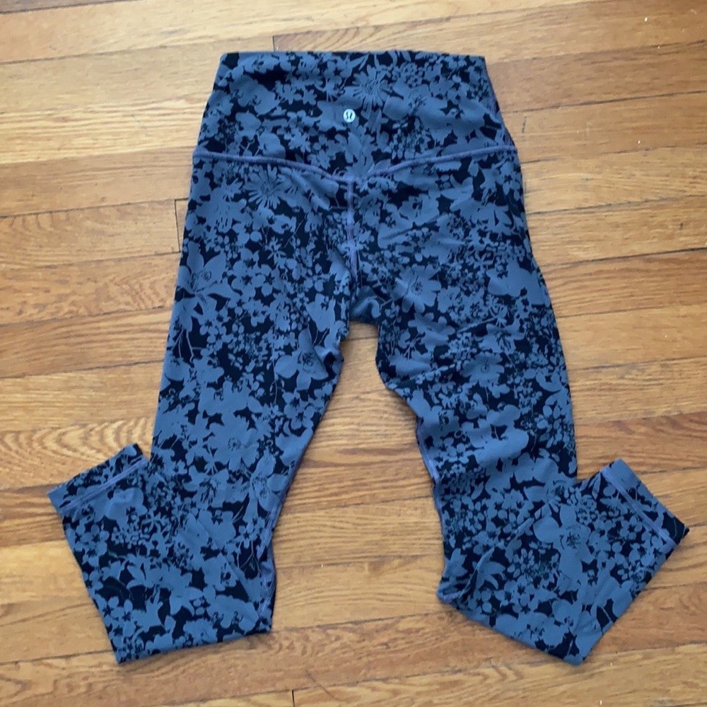 Lululemon Grey and Black Floral Pants - Size 6